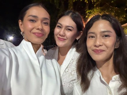 Terpopuler: Momen Pemain AADC Reunian di Borobudur