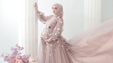 Highlight Dunia Hiburan InsertLive : Diam-diam Sudah Punya Anak, Ini Foto-foto Dinan Fajrina Hamil Saat Doni Salmanan Ditahan