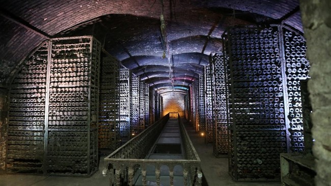 Pemerintah Georgia untuk pertama kalinya membuka ruang penyimpanan botol anggur langka yang pernah menjadi koleksi pemimpin Uni Soviet, Joseph Stalin.