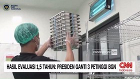 Presiden Prabowo Subianto mencopot Kepala Badan Gizi Nasional atau BGN, Dadan Hindayana, dari jabatannya dan menggantikannya dengan Nanik S Deyang yang sebelumnya menjabat sebagai Wakil Kepala BGN.

Wakil Ketua Dewan Perwakilan Rakyat Republik Indo
