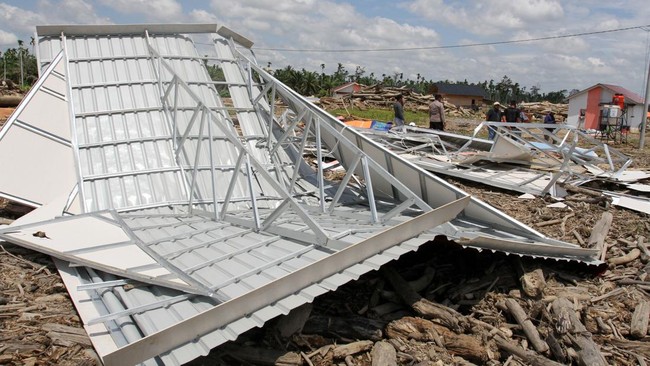 Huntara Korban Banjir Bandang Aceh Roboh Diterjang Angin Kencang
