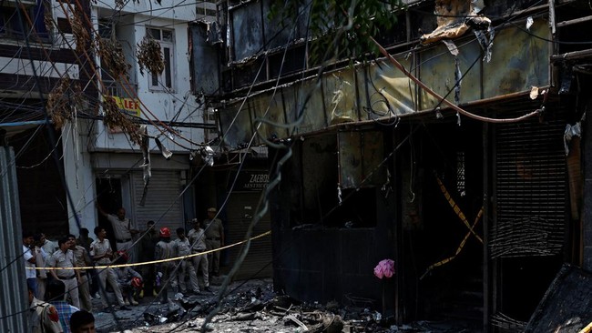 Firefighters and police officers work at the site after a fire at a hotel in New Delhi, India, June 3, 2026. REUTERS/Adnan Abidi