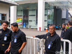 Video: Kejagung Geledah Kantor BGN