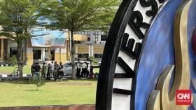 Kasus peluru nyasar di Kampus Universiitas Negeri Padang (UNP) yang menyebabkan dua mahasiswa terluka pada Selasa (3/6), bukan yang pertama kali. Dalam catatan CNNIndonesia.com, sudah terjadi empat kali kasus serupa. Selain hari inui, peristiwa serup