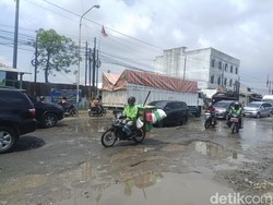 Jalan Veteran Rusak Parah, Warga Ungkap Sudah Banyak Korban