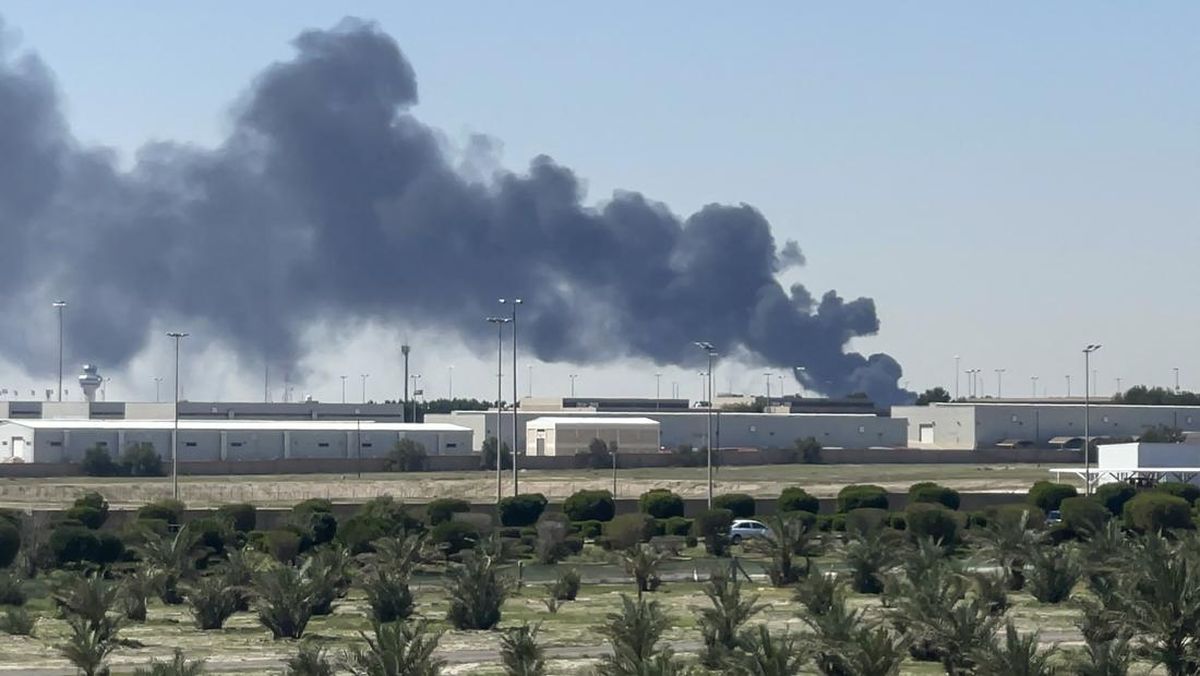 Drone-Rudal Iran Hantam Bandara Kuwait, Sejumlah Orang Terluka