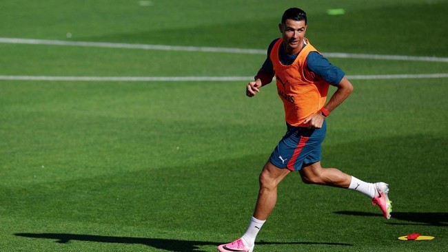 Soccer Football - FIFA World Cup 2026 - Portugal Training - Cidade do Futebol, Oeiras, Portugal - June 1, 2026 Portugal's Cristiano Ronaldo during training REUTERS/Pedro Nunes     TPX IMAGES OF THE DAY