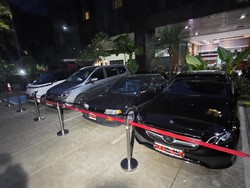 Penampakan Mobil Mercy-Motor Triumph Hasil KPK OTT Pejabat Imigrasi Jakbar