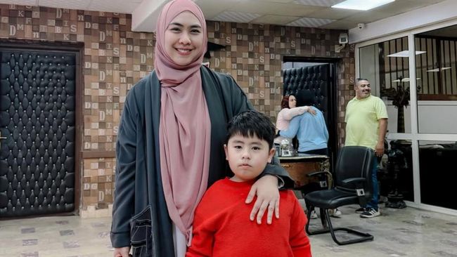 Oki Setiana Dewi Curhat Perkembangan Putranya Yang Alami Prader Willi Syndrom, Intip Potretnya