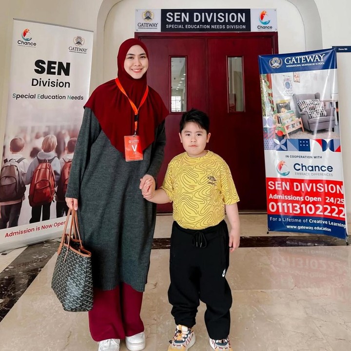 <p>Kabar baiknya, Sulaiman kini mulai menjalani pembelajaran di sekolah barunya, Bunda. Oki pun menyampaikan harapannya dengan penuh kasih untuk putra tercinta. &ldquo;Selamat menjalani serunya pembelajaran di sekolah, sayang. Teruslah berjuang! Sejuta mimpi untukmu, sayang,&rdquo; ujar Oki sambil menyematkan <em>emoticon</em> hati. (Foto: Instagram @okisetianadewi)</p>