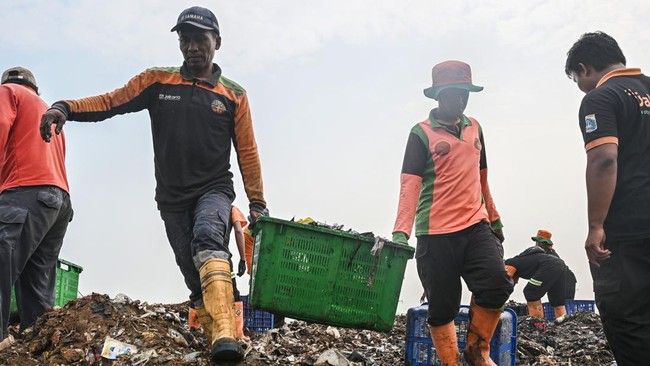 Fenomena 'Pulau Sampah' di Pesisir Jakarta