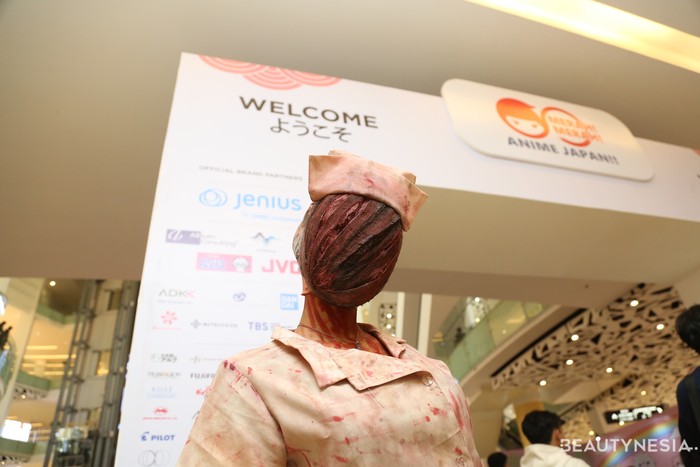 Selain unik, cosplayer ini bikin merinding! Ia mengikuti gaya karakter Bubble Head Nurse dalam&nbsp;film&nbsp;Silent Hill. Bagaimana, dari deretan potret di atas, mana yang paling favoritmu, Beauties?