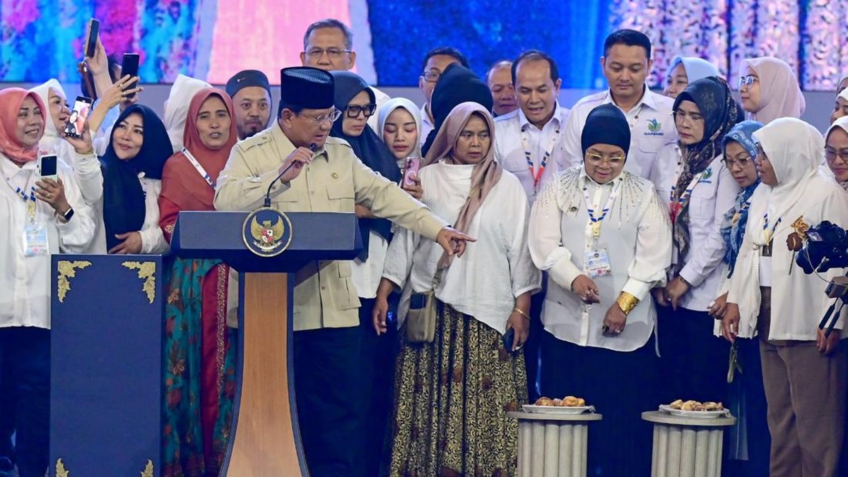 Prabowo Ajak Tony Robbins Tinjau MBG, Puji Tempe Orek dari Dapur Polri