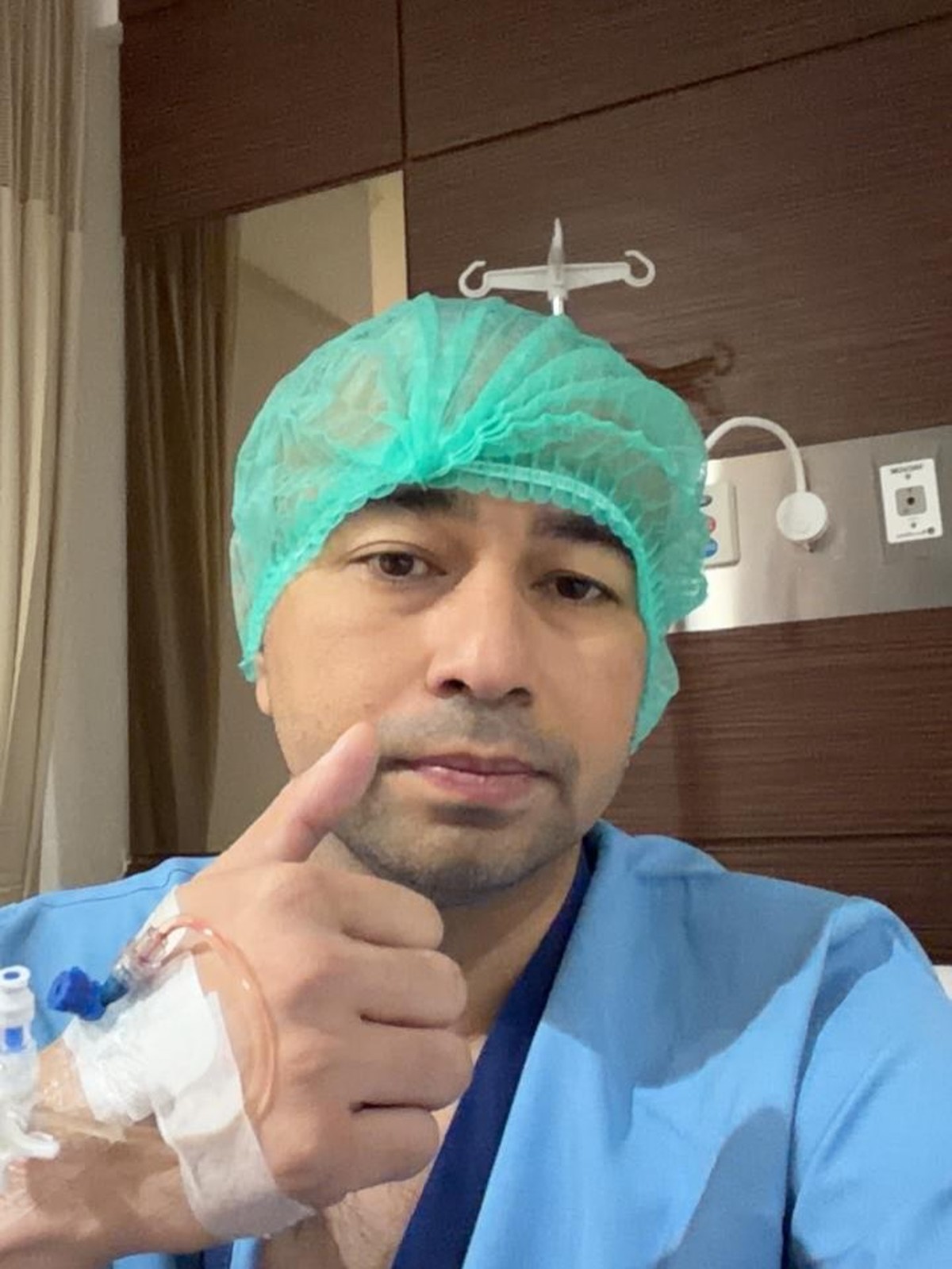 Raffi Ahmad tiba-tiba operasi&period;