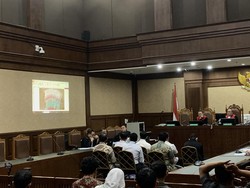 Pegawai Bea Cukai Ungkap Duit Suap Impor Barang Disimpan di Mobil-Safe House