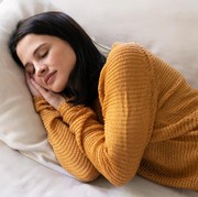3 Kebiasaan yang Bantu Tidur Lebih Nyenyak di Malam Hari
