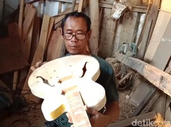 Kisah Wartono, Perajin Gitar Asal Indramayu yang Karyanya Mendunia
