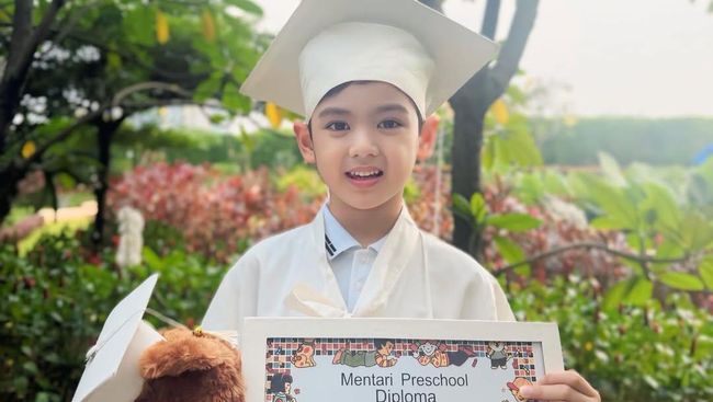 Tampan Mirip Al Ghazali, Potret Shaquille Anak Cut Meyriska dan Roger Danuarta Baru Lulus TK