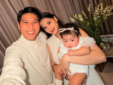 5 Potret Menggemaskan Shanum Anak Musisi Nino 'RAN', Mata Indahnya Curi Perhatian Netizen
