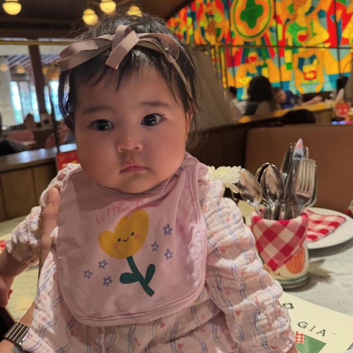 <p>Shanum diketahui lahir pada 28 November 2025 dan kini telah berusia 6 bulan. Mengintip dari unggahan di Instagram, Nino cukup sering membagikan potret sang putri yang kini tumbuh semakin menggemaskan. (Foto: Instagram @ninokayam)</p>