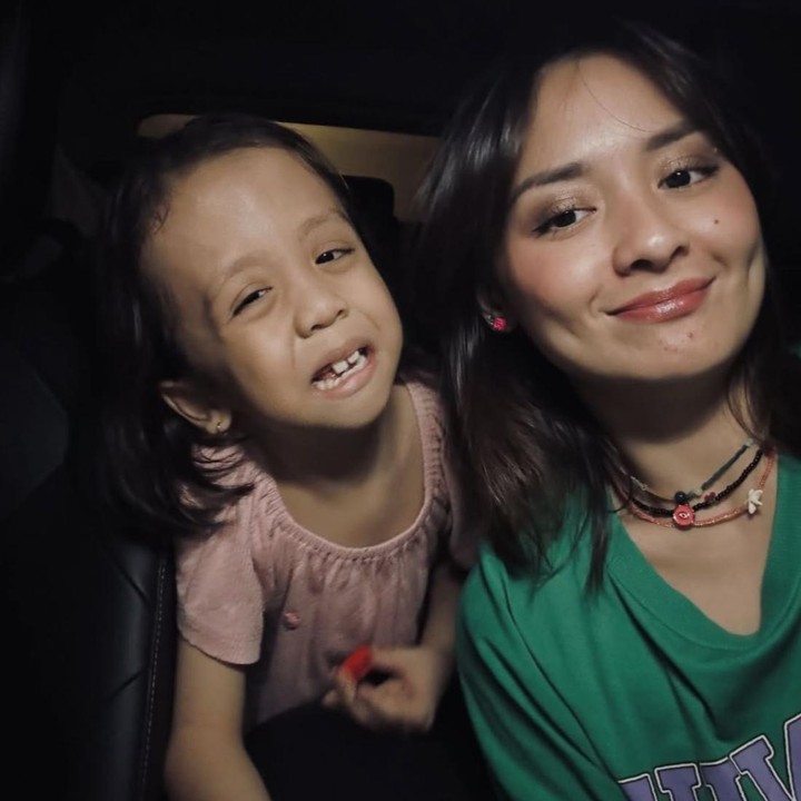<p>Setelah resmi menikah dengan mendiang Raditya Oloan Panggabean pada 16 Juni 2007, Joanna Alexandra dikaruniai empat orang anak, Bunda. Anak bungsunya yang berjenis kelamin perempuan diberi nama Ziona Eden. (Foto: Instagram @joannaalexandra)</p>