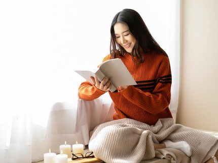 9 Ciri Kepribadian Langka Perempuan yang Selalu Betah di Rumah, Bunda Termasuk?