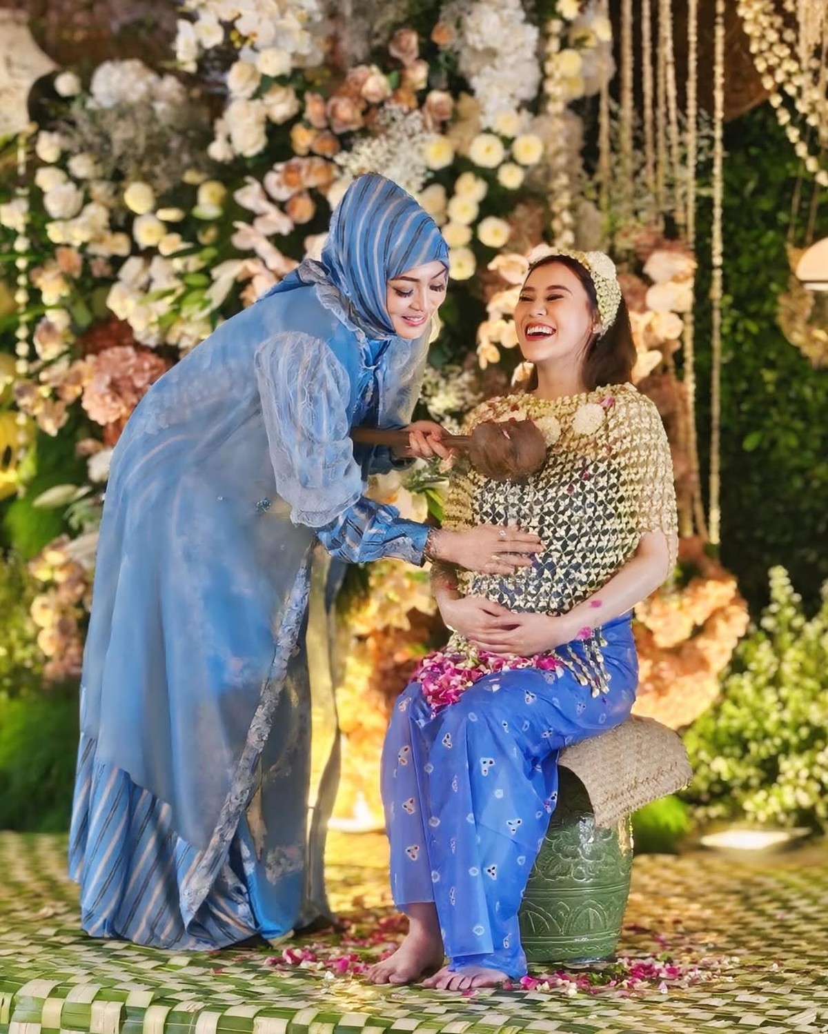 Angelina Sondakh dan Aaliyah Massaid