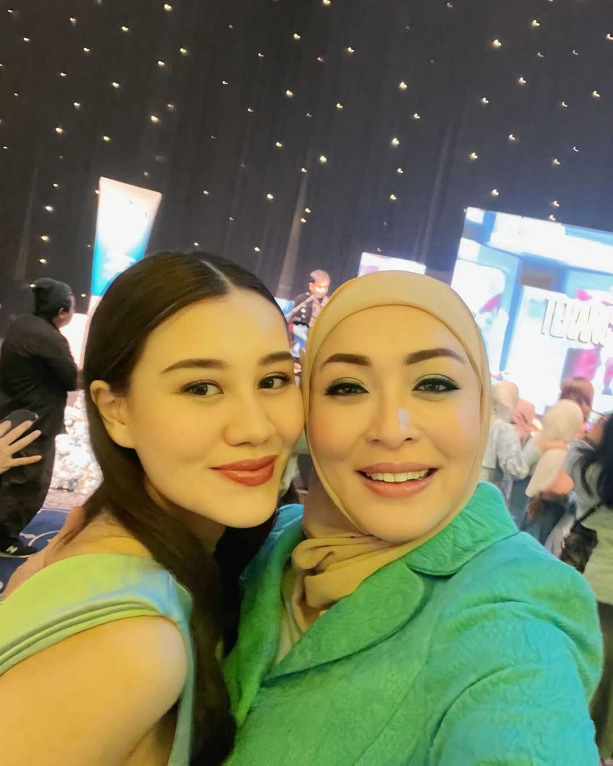 Angelina Sondakh dan Aaliyah Massaid