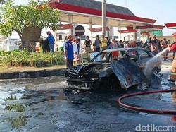 Baleno Terbakar di SPBU Semampir Kraksaan Probolinggo