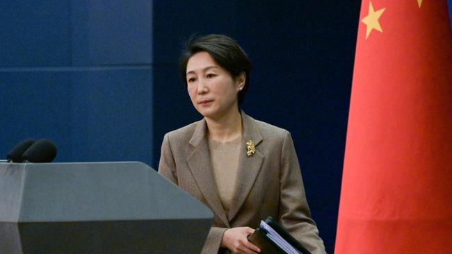 China's Foreign Ministry spokeswoman Mao Ning arrives for a press conference at the Ministry of Foreign Affairs in Beijing on January 15, 2024. (Photo by Pedro Pardo / AFP)