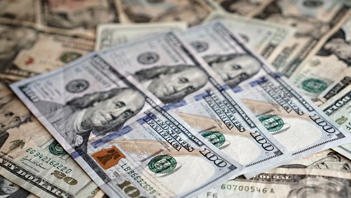Dolar AS adalah mata uang untuk investasi terbaik. USD digunakan untuk berbagai transaksi di seluruh dunia.