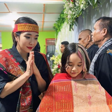 Gisel Ungkap Momen Haru & Kebingungan Gempi Perdana Ikut Acara Pemakaman Batak