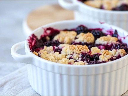Resep Berry Cookie Cobbler Viral yang Seenak Dessert Kafe, Hanya Pakai 2 Bahan