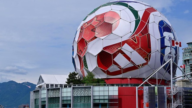 The dome at Science World, which has been transformed into a 360-degree, 40-metre-diameter re-creation of a match ball ahead of the FIFA World Cup soccer tournament, in Vancouver, British Columbia, Canada, June 3, 2026. REUTERS/Jennifer Gauthier