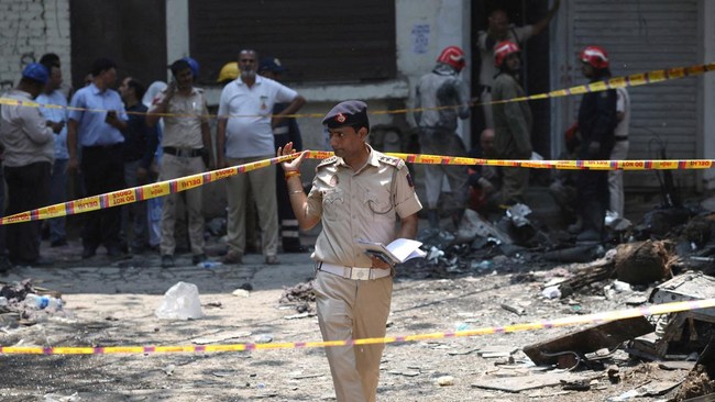 A police officer walks in between security tapes at the spot after a fire at a hotel in New Delhi, India, June 3, 2026. REUTERS/Adnan Abidi     TPX IMAGES OF THE DAY