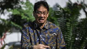 Menkeu Purbaya berjalan usai mengikuti rapat yang dipimpin Presiden Prabowo Subianto di Kompleks Istana Kepresidenan, Jakarta, Kamis (21/5/2026).