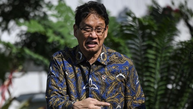 Menkeu Purbaya berjalan usai mengikuti rapat yang dipimpin Presiden Prabowo Subianto di Kompleks Istana Kepresidenan, Jakarta, Kamis (21/5/2026).