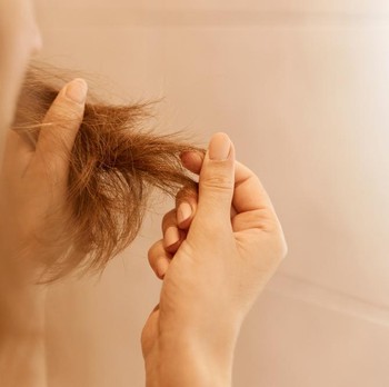 5 Tanda Rambut Mengalami Penuaan Dini yang Sering Tidak Disadari