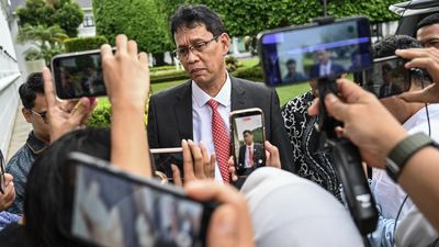 Menteri Keuangan Purbaya Yudhi Sadewa menjawab pertanyaan wartawan usai mengikuti rapat di Kompleks Istana Kepresidenan, Jakarta, Jumat (22/5/2026). Rapat terbatas yang dipimpin Presiden Prabowo Subia