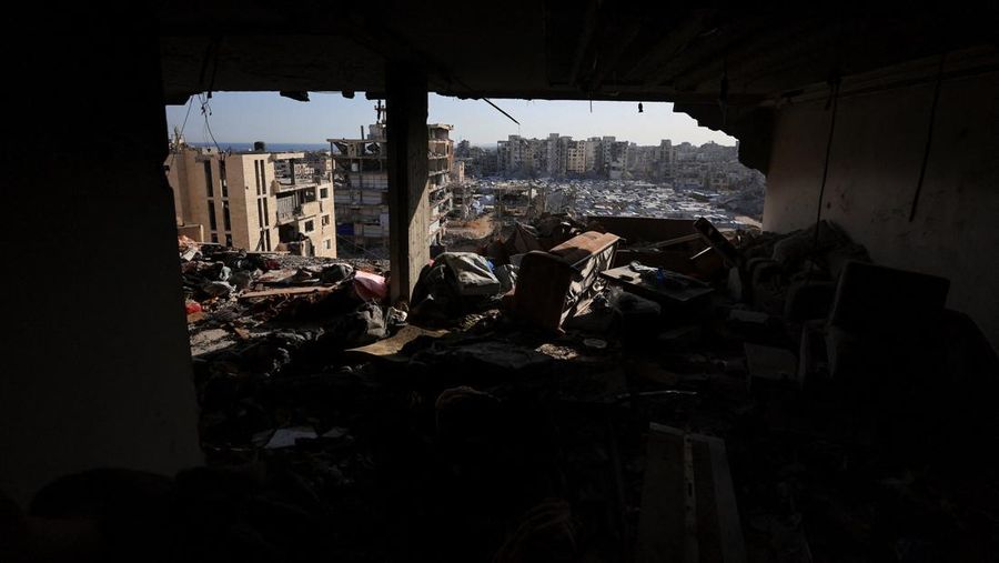 Serangan Israel menargetkan gedung tempat tinggal di seluruh wilayah barat dan utara Kota Gaza pada Rabu 3 Juni 2026 malam waktu setempat. (REUTERS/Dawoud Abu Alkas)