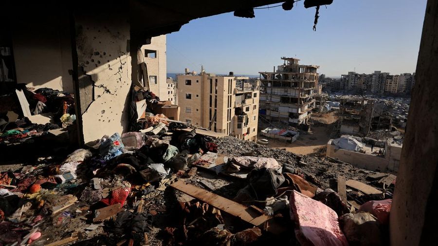 Serangan Israel menargetkan gedung tempat tinggal di seluruh wilayah barat dan utara Kota Gaza pada Rabu 3 Juni 2026 malam waktu setempat. (REUTERS/Dawoud Abu Alkas)