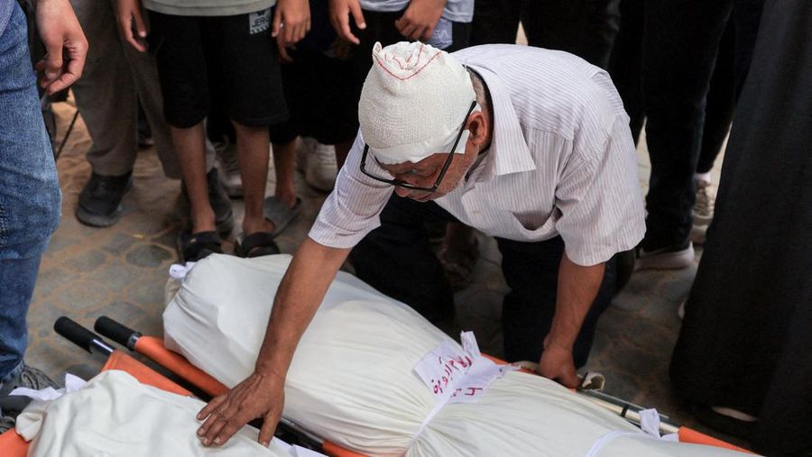 Serangan Israel menargetkan gedung tempat tinggal di seluruh wilayah barat dan utara Kota Gaza pada Rabu 3 Juni 2026 malam waktu setempat. (REUTERS/Dawoud Abu Alkas)