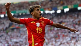 FILE PHOTO: Soccer Football - Euro 2024 - Quarter Final - Spain v Germany - Stuttgart Arena, Stuttgart, Germany - July 5, 2024 Spain's Lamine Yamal celebrates after Dani Olmo scores their first goal REUTERS/Heiko Becker/File Photo