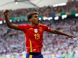 FILE PHOTO: Soccer Football - Euro 2024 - Quarter Final - Spain v Germany - Stuttgart Arena, Stuttgart, Germany - July 5, 2024 Spain's Lamine Yamal celebrates after Dani Olmo scores their first goal REUTERS/Heiko Becker/File Photo