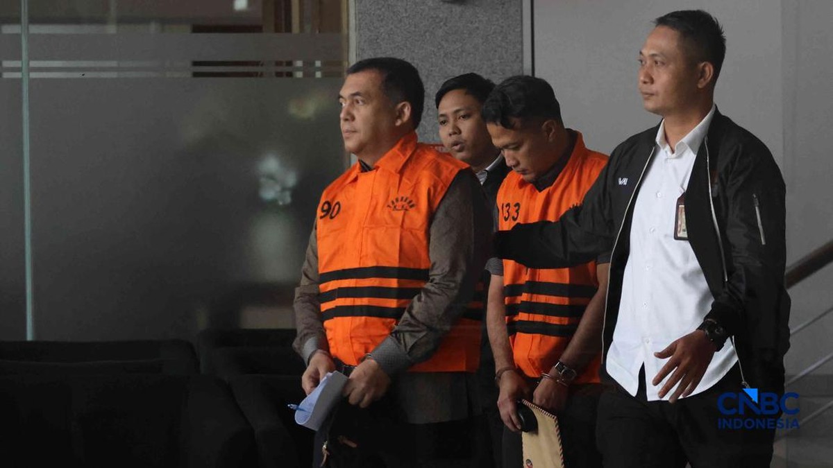 Penampakan Silmy Karim Pakai Rompi Oranye-Tangan Diborgol di KPK