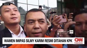Wakil Menteri Imigrasi dan Pemasyarakatan (Imipas), Silmy Karim, resmi ditahan KPK usai menyerahkan diri terkait operasi tangkap tangan di Jakarta Barat.

Silmy Karim ditahan karena terkait kasus dugaan korupsi pengurusan izin tinggal warga negara