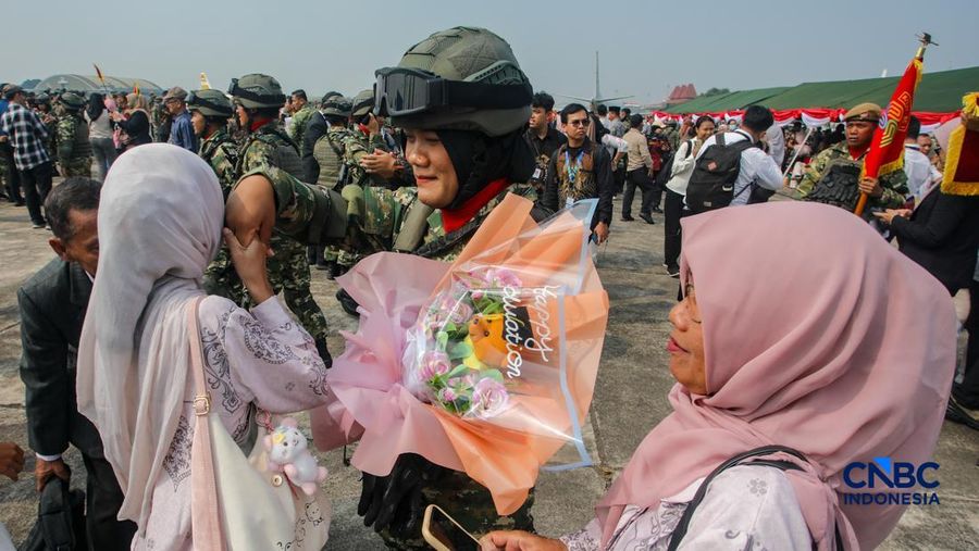 Anggota Komponen Cadangan (Komcad) memgikuti Upacara Penutupan Latsarmil Komcad ASN Kementerian/Lembaga Gelombang I di Lanud Halim Perdana Kusuma, Jakarta, Jumat (5/6/2026).
