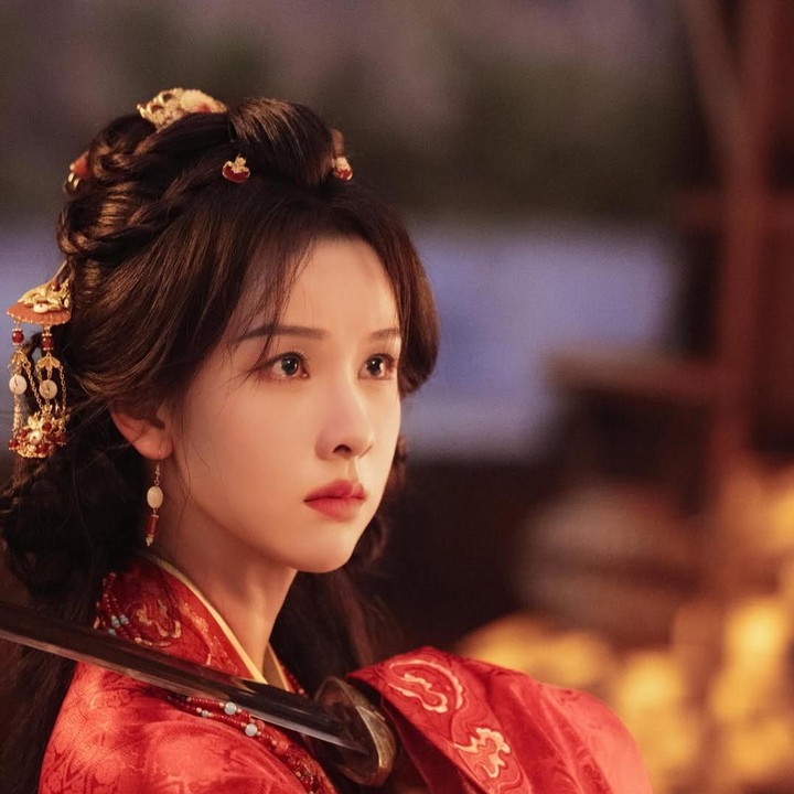 <p>Chen Du Ling hadir kembali lewat drama China <em>Ashes to Crown</em>. Dalam drama ini, ia berperan sebagai Chu Zao, seorang putri jenderal menikah demi cinta namun harus kehilangan nyawanya. (Foto: Instagram @du_chenduling)</p>