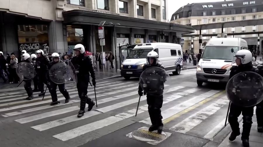 Bentrokan pecah antara demonstran dan polisi di pusat Kota Brussels pada Kamis (4/6/2026) ketika tindakan protes menentang rencana reformasi sektor pendidikan di Belgia berubah menjadi kerusuhan.