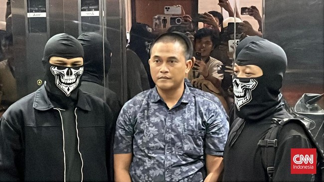 Bareskrim Polri memeriksa eks anggota Brimob Polda Kalimantan Timur (Kaltim), Bripka Dedy Wiratama yang berperan membekingi kampung narkoba Gang Langgar, di Samarinda.